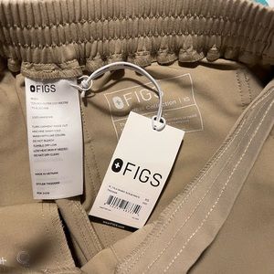 Figs.  Yola Skinny Scrub Pants  brand new with tags xs sandstone